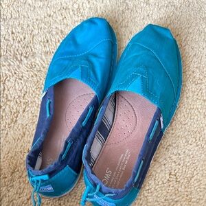 Toms Blue Canvas Flats with Elastic Gores